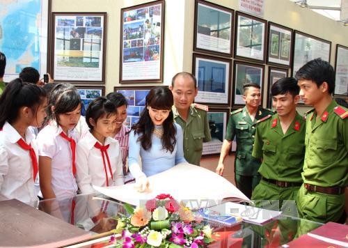 В провинции Тэйнинь открылась выставка, посвященная суверенитету Вьетнама над Хоангша и Чыонгша  - ảnh 1